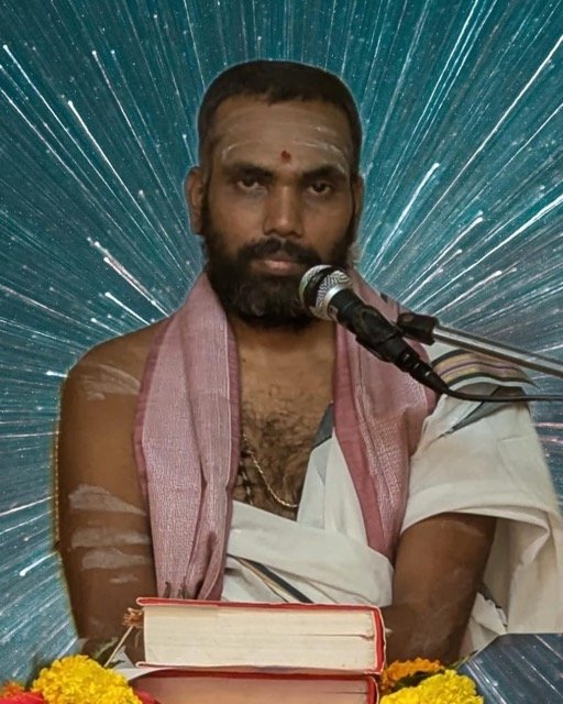 Acharya Raghu Rama at the vyasa-peetha